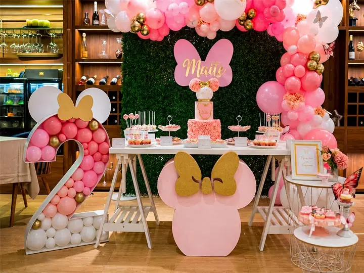 Decoración de cumpleaños Minnie Mouse en rosa y dorado