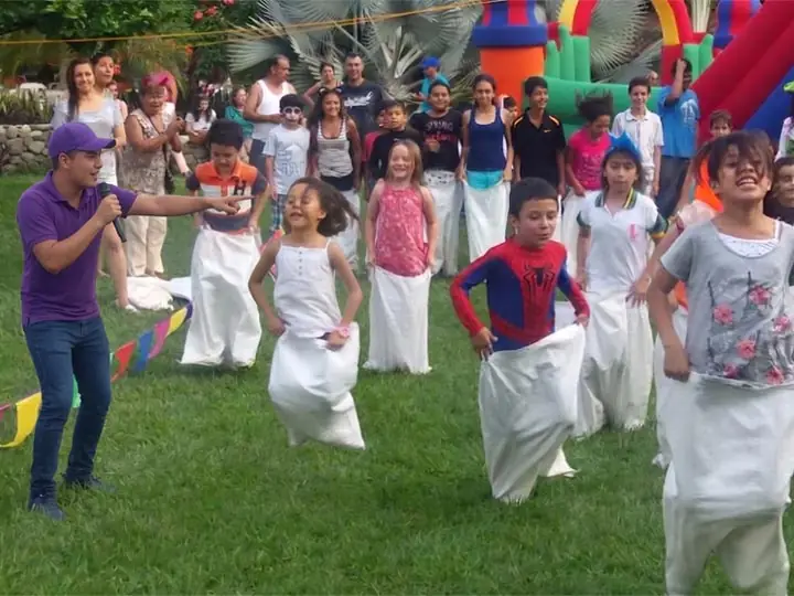 Recreación con juegos para fiestas infantiles